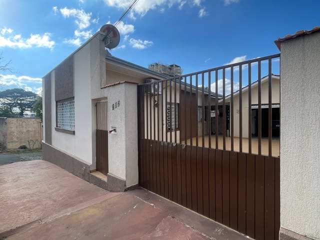 Casa 4 quartos e 3 banheiros, à venda, no bairro Centro em Ponta Grossa