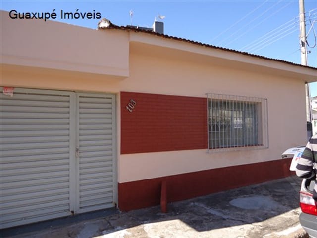 Foto do Casa - Casa no centro, com ótima localização, com dois dormitórios,sala,cozinha despensa e garagem. | Guaxupé Imóveis Ltda