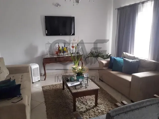 Casa com 300m² 3 quartos e 6 banheiros, à venda, no bairro Parque Residencial Imigrantes em Holambra