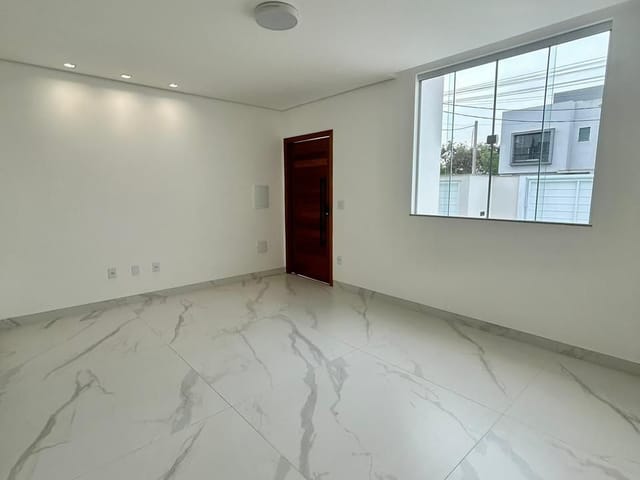 Casa 2 quartos e 2 banheiros, à venda, no bairro Vale das Palmeiras em Macaé
