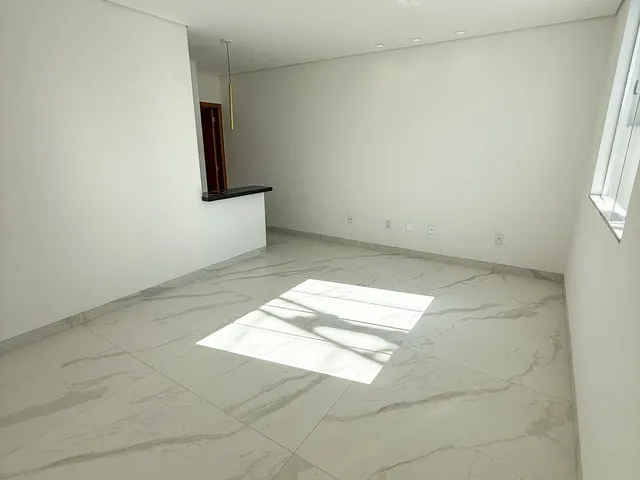 Casa 2 quartos e 2 banheiros, à venda, no bairro Vale das Palmeiras em Macaé