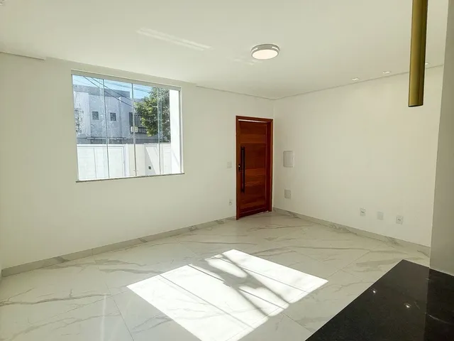 Casa 2 quartos e 2 banheiros, à venda, no bairro Vale das Palmeiras em Macaé