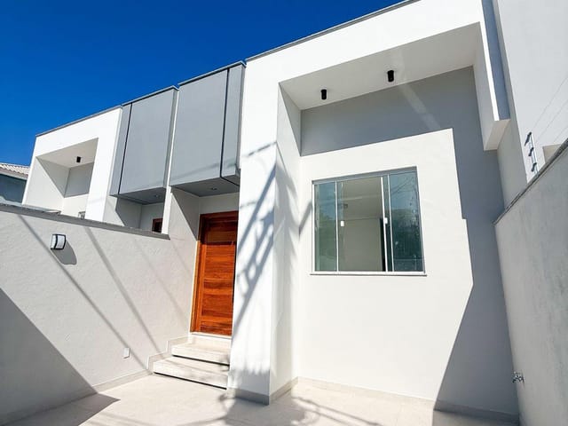 Casa 2 quartos e 2 banheiros, à venda, no bairro Vale das Palmeiras em Macaé