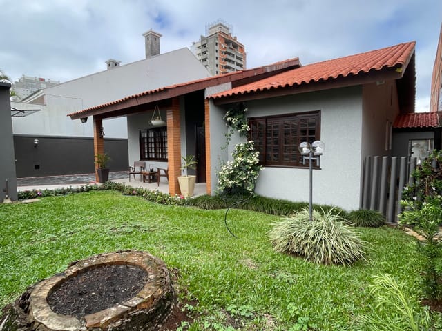Casa com 125m² 4 quartos e 3 banheiros, à venda, no bairro Orfãs em Ponta Grossa