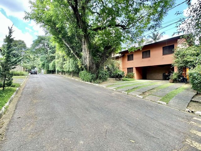 Casa com 1400m² 4 quartos e 4 banheiros, à venda, no bairro Recanto Impla em Carapicuíba