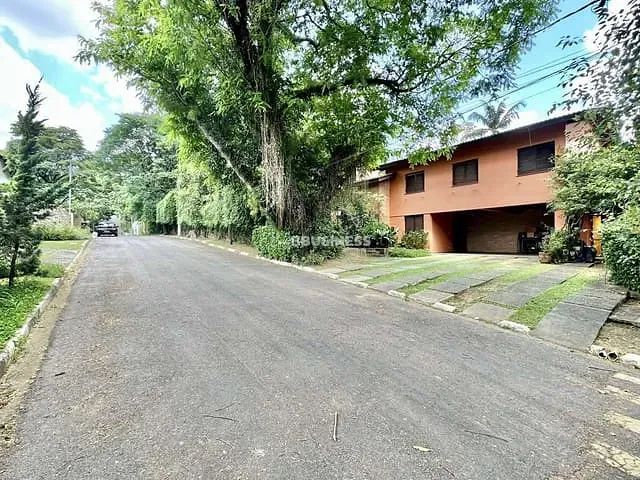 Casa com 1400m² 4 quartos e 4 banheiros, à venda, no bairro Recanto Impla em Carapicuíba