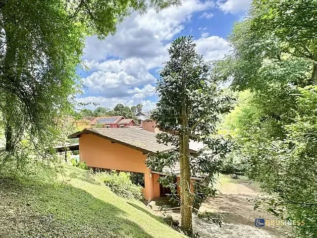 Casa com 1400m² 4 quartos e 4 banheiros, à venda, no bairro Recanto Impla em Carapicuíba