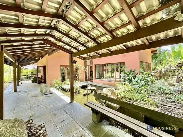Casa com 1400m² 4 quartos e 4 banheiros, à venda, no bairro Recanto Impla em Carapicuíba