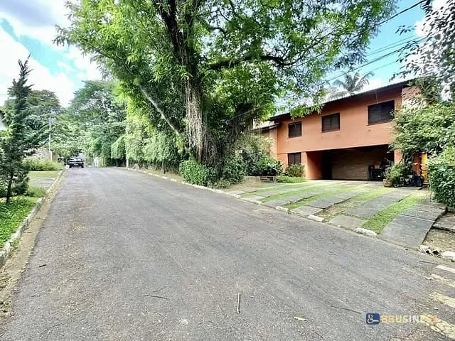 Casa com 1400m² 4 quartos e 4 banheiros, à venda, no bairro Recanto Impla em Carapicuíba