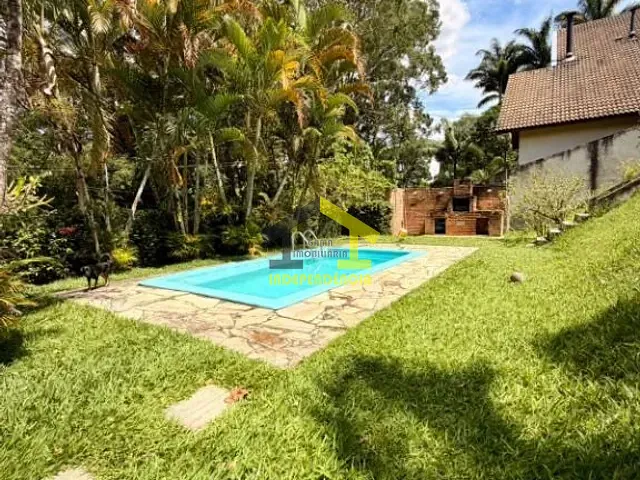 Casa com 610m², para alugar, no bairro Altos de São Fernando em Jandira