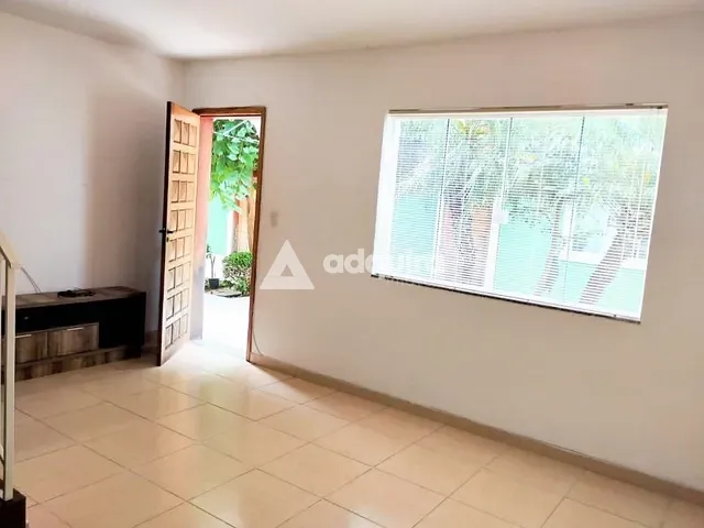 Casa 3 quartos e 2 banheiros, à venda, no bairro Jardim Carvalho em Ponta Grossa