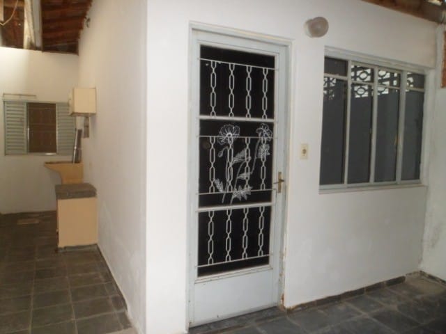 Casa com 300m² 3 quartos e 2 banheiros, à venda, no bairro Jardim Gurilândia em Taubaté