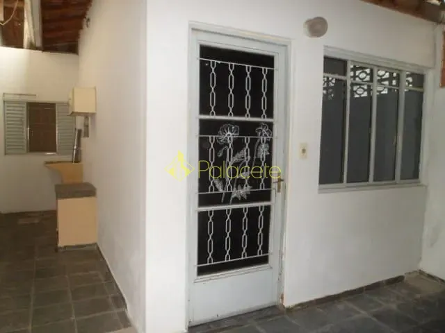 Casa com 300m² 3 quartos e 2 banheiros, à venda, no bairro Jardim Gurilândia em Taubaté