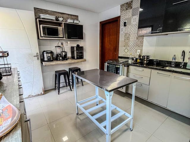 Casa 3 quartos e 4 banheiros, à venda, no bairro Jardim Vitória em Macaé