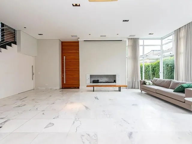 Casa com 829m² 5 quartos e 7 banheiros, à venda, no bairro Campo Comprido em Curitiba
