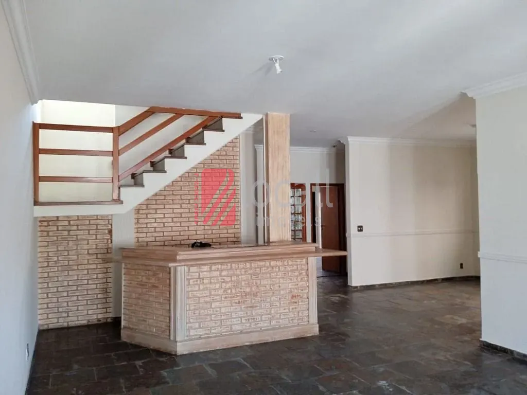 Casa com 3 quartos à venda, 250m² — foto 1 de 25