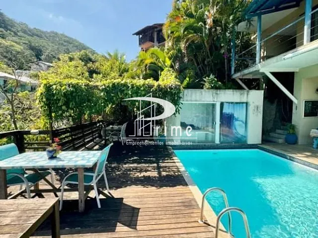 Casa com 520m² 4 quartos e 5 banheiros, à venda, no bairro Itacoatiara em Niterói
