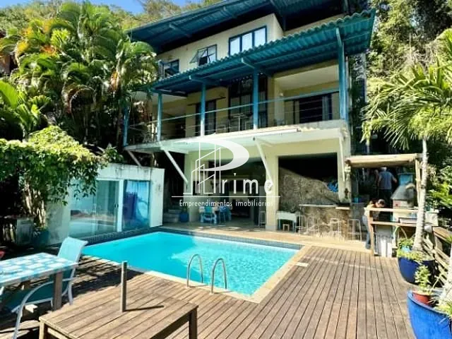 Casa com 520m² 4 quartos e 5 banheiros, à venda, no bairro Itacoatiara em Niterói