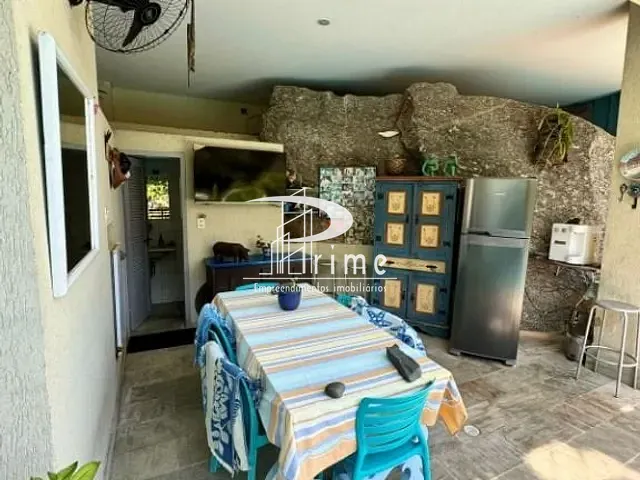 Casa com 520m² 4 quartos e 5 banheiros, à venda, no bairro Itacoatiara em Niterói