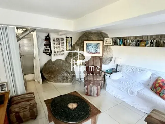 Casa com 520m² 4 quartos e 5 banheiros, à venda, no bairro Itacoatiara em Niterói