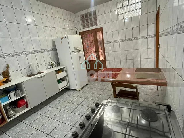 Sobrado com 300m² 4 quartos e 2 banheiros, à venda, no bairro Parque Urupês em Taubaté