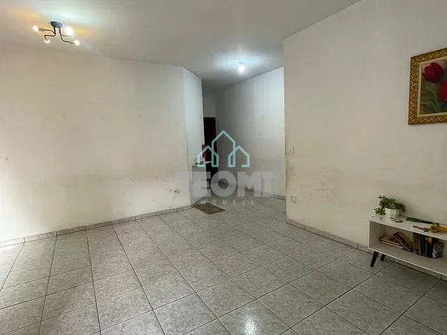 Sobrado com 300m² 4 quartos e 2 banheiros, à venda, no bairro Parque Urupês em Taubaté