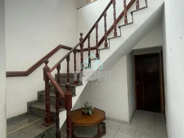 Sobrado com 300m² 4 quartos e 2 banheiros, à venda, no bairro Parque Urupês em Taubaté