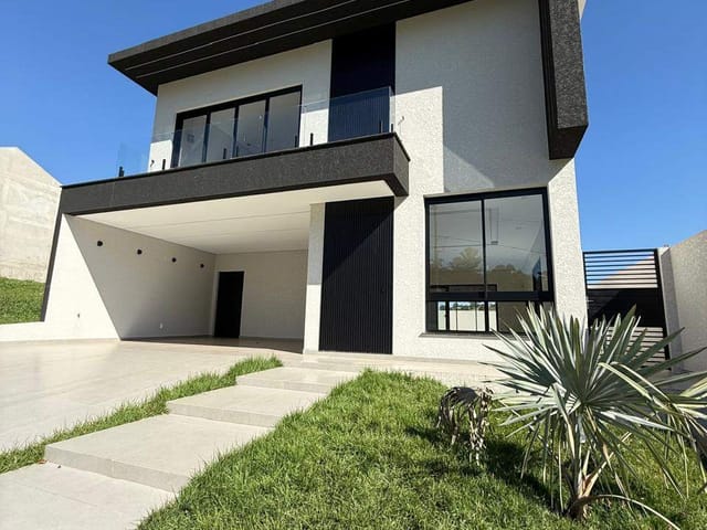 Casa com 240m² 4 quartos e 5 banheiros, à venda, no bairro Orfãs em Ponta Grossa