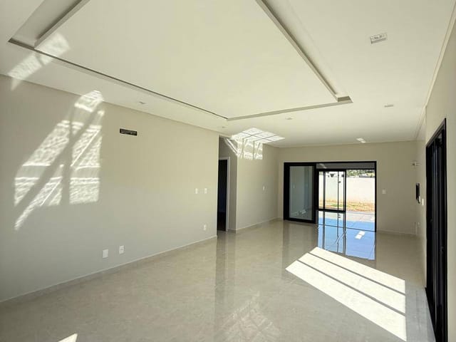 Casa com 240m² 4 quartos e 5 banheiros, à venda, no bairro Orfãs em Ponta Grossa