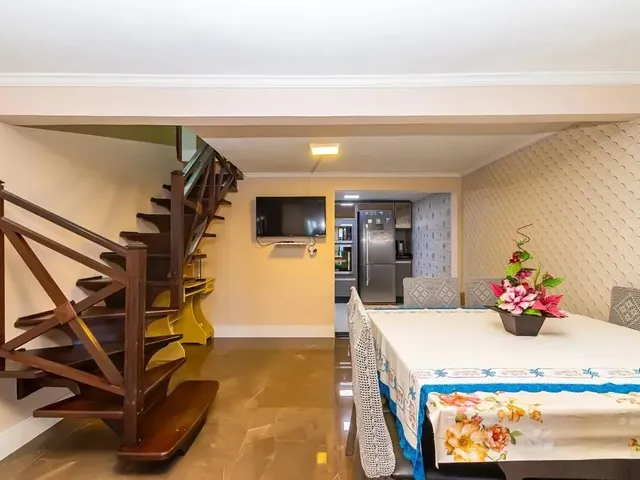 Casa 4 quartos e 1 banheiro, à venda, no bairro Sítio Cercado em Curitiba