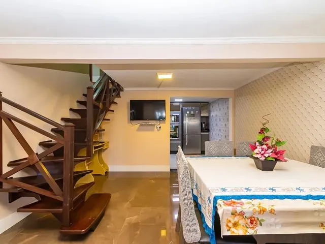 Casa 4 quartos e 1 banheiro, à venda, no bairro Sítio Cercado em Curitiba
