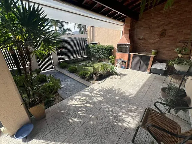 Casa com 300m² 2 quartos e 2 banheiros, para alugar, no bairro Jardim Bela Vista em Guaratinguetá