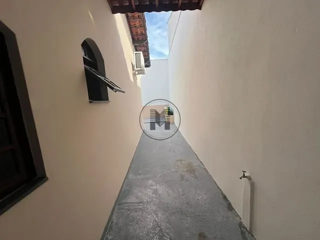 Casa com 300m² 2 quartos e 2 banheiros, para alugar, no bairro Jardim Bela Vista em Guaratinguetá