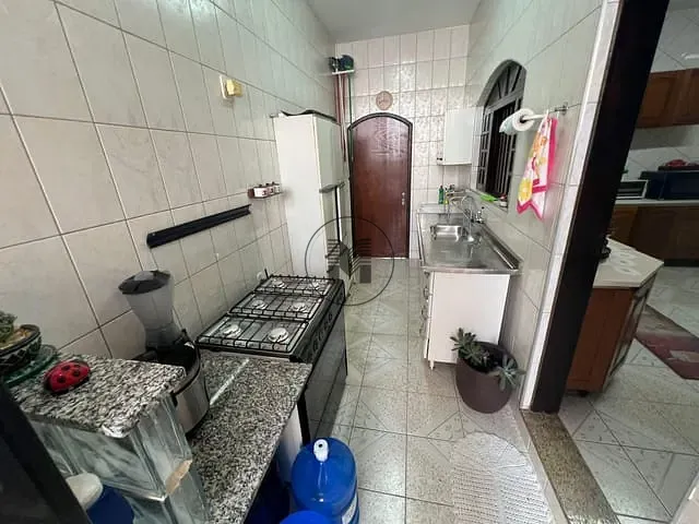 Casa com 300m² 2 quartos e 2 banheiros, para alugar, no bairro Jardim Bela Vista em Guaratinguetá