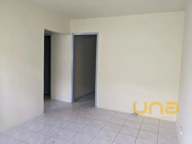 Casa 2 quartos e 1 banheiro, à venda, no bairro Pinheirinho em Curitiba