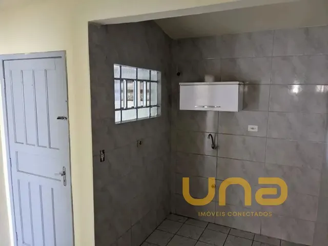 Casa 2 quartos e 1 banheiro, à venda, no bairro PINHEIRINHO em Curitiba