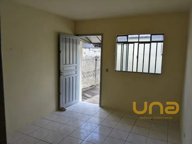 Casa 2 quartos e 1 banheiro, à venda, no bairro Pinheirinho em Curitiba