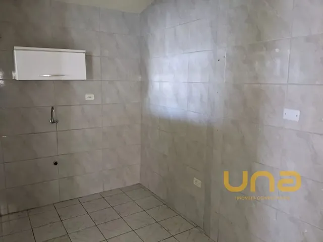 Casa 2 quartos e 1 banheiro, à venda, no bairro Pinheirinho em Curitiba