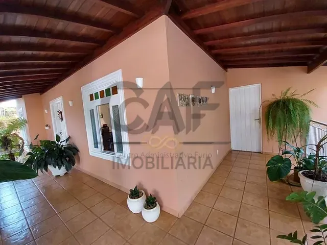Casa com 1000m² 4 quartos e 5 banheiros, à venda, no bairro Guedes em Jaguariúna
