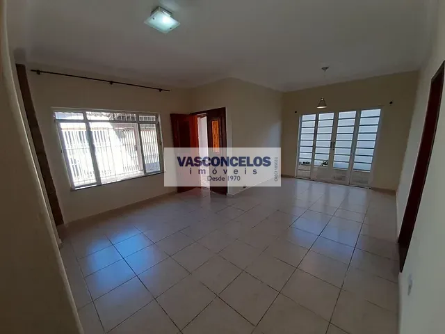 Casa com 300m² 4 quartos e 3 banheiros, à venda, no bairro Jardim Portugal em São José dos Campos