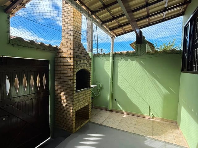 Casa 2 quartos e 2 banheiros, para alugar, no bairro Riviera Fluminense em Macaé