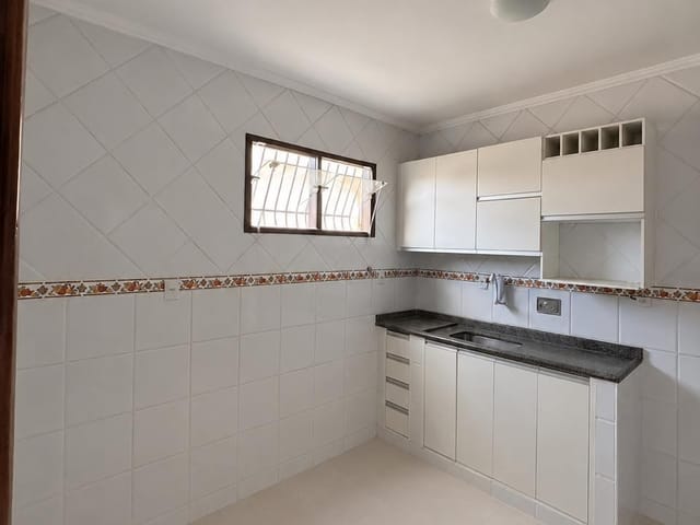 Casa 2 quartos e 2 banheiros, para alugar, no bairro Riviera Fluminense em Macaé