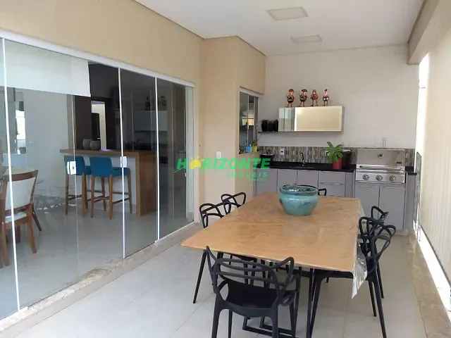 Casa com 250m² 4 quartos e 4 banheiros, à venda, no bairro Reserva do Vale em Caçapava