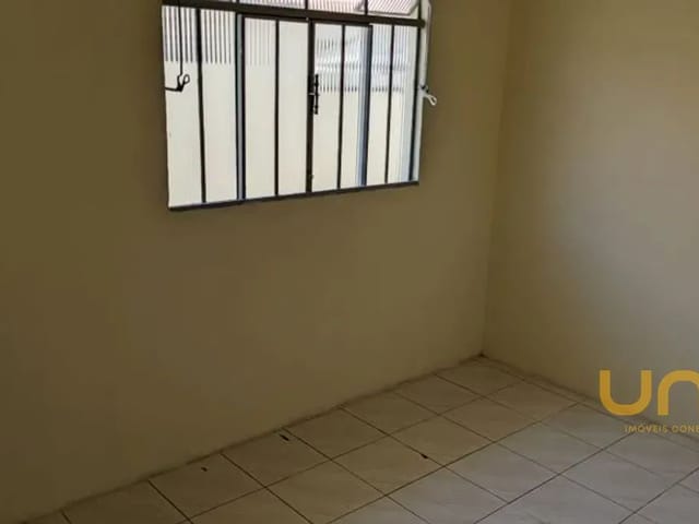 Casa 2 quartos e 1 banheiro, à venda, no bairro Pinheirinho em Curitiba