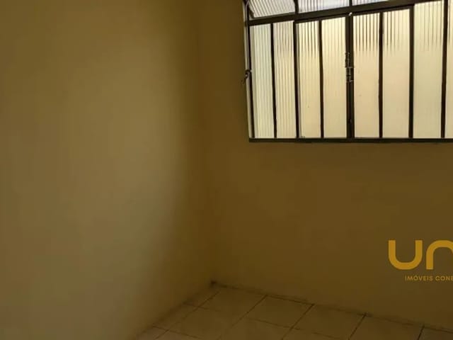 Casa 2 quartos e 1 banheiro, à venda, no bairro Pinheirinho em Curitiba