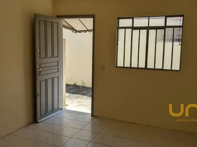 Casa 2 quartos e 1 banheiro, à venda, no bairro Pinheirinho em Curitiba