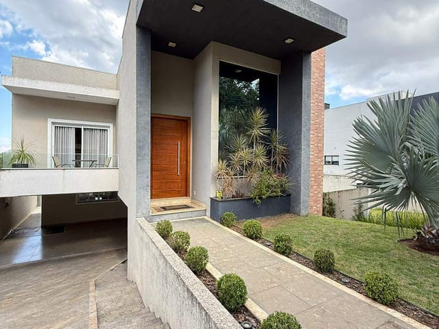 Casa com 211m² 3 quartos e 4 banheiros, à venda, no bairro Jardim Carvalho em Ponta Grossa
