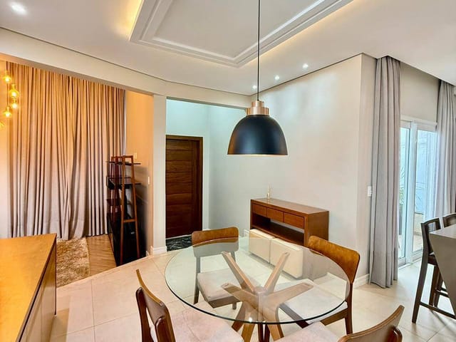 Casa com 211m² 3 quartos e 4 banheiros, à venda, no bairro Jardim Carvalho em Ponta Grossa