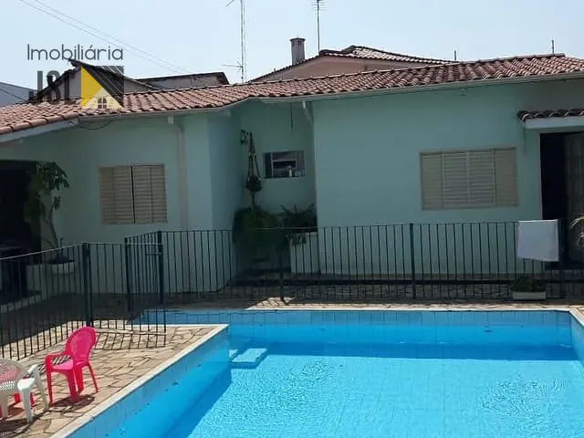 Casa com 520m² 3 quartos e 4 banheiros, à venda, no bairro Vila Resende em Caçapava