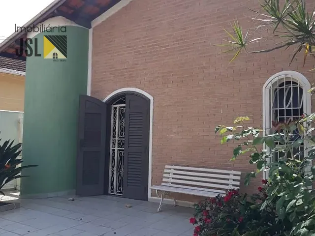 Casa com 520m² 3 quartos e 4 banheiros, à venda, no bairro Vila Resende em Caçapava